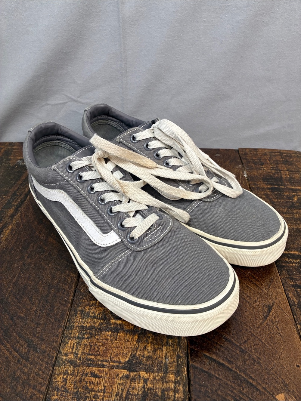 Vans Lowtop Men's 7.5 Grey Canvas Skate Sneakers White Accent Lace Up Skateboard